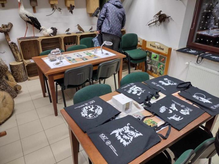 torby&#x20;wykonane&#x20;podczas&#x20;warsztatów&#x20;podczas&#x20;tegorocznego&#x20;wydarzenia&#x20;pn&#x2e;&#x20;„Co&#x20;w&#x20;lesie&#x20;huczy&#x3f;”&#x20;&#x28;fot&#x2e;&#x20;Michał&#x20;Kugacz&#x29;